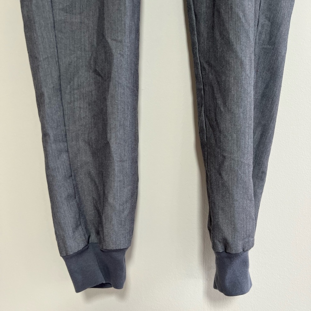 FIGS Women’s Zamora Jogger Scrub Pants in Graphite Gray, size XS - Picture 8 of 11